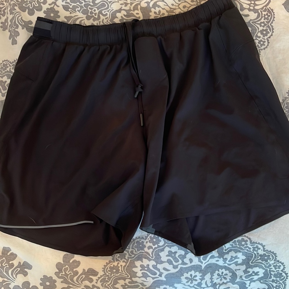 LuluLemon Men’s lined shorts